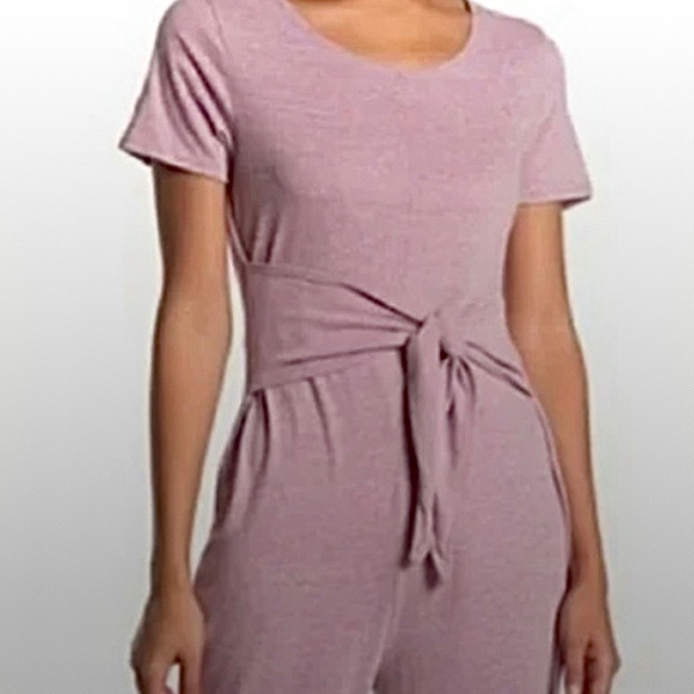 New Women’s Tie Waist Jumpsuit Circle Neckline Short Sleeves Light Mauve XSmall
